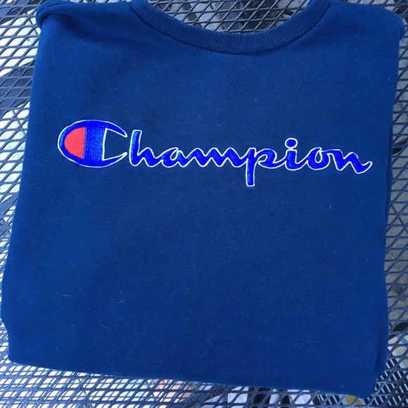 Boys navy champion sweatshirt size XL - Picture 2 of 2